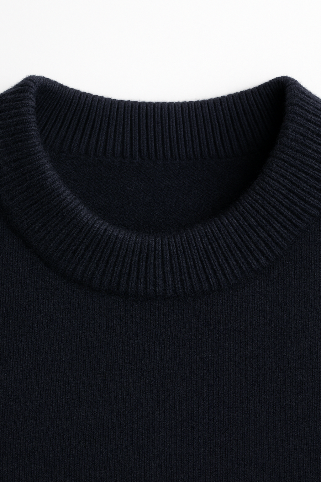 Emiral Couture Santiano cashmere knit sweater in navy, featuring a soft texture and elegant design.